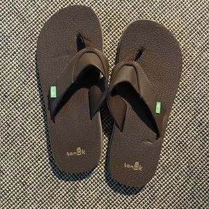 Sanuk Flip flops